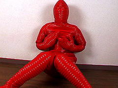 真っ赤な全身タイツ美女のエロ画像