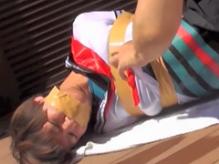 ガムテールで動けない水着美女のエロ画像